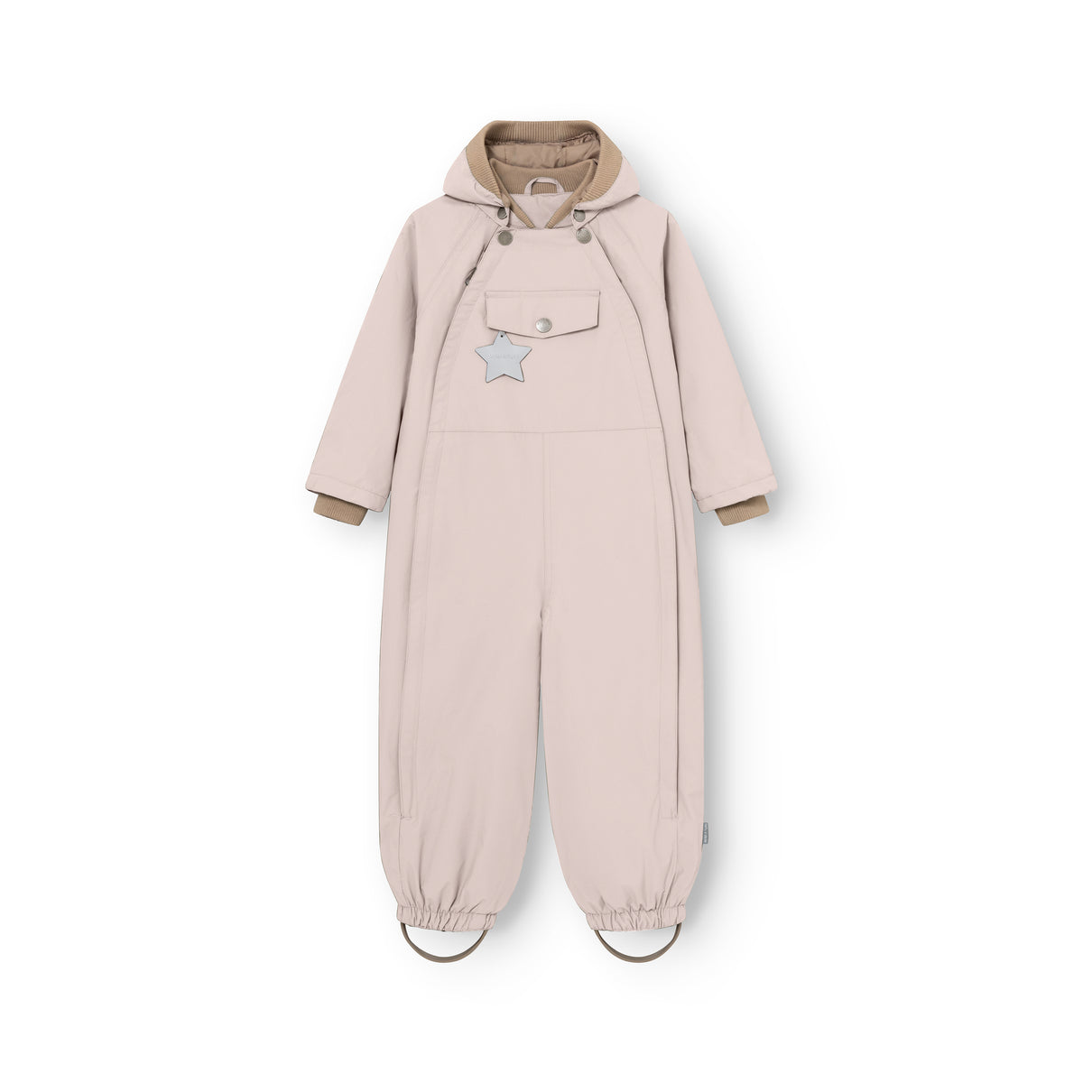 MATWISTO all season heldragt i farven Adobe Rose, fotograferet forfra på hvid baggrund. Den har aftagelig hætte, beige ribkanter ved ærmer og hals, brystlomme med refleksstjerne samt fodstropper ved buksebenene.