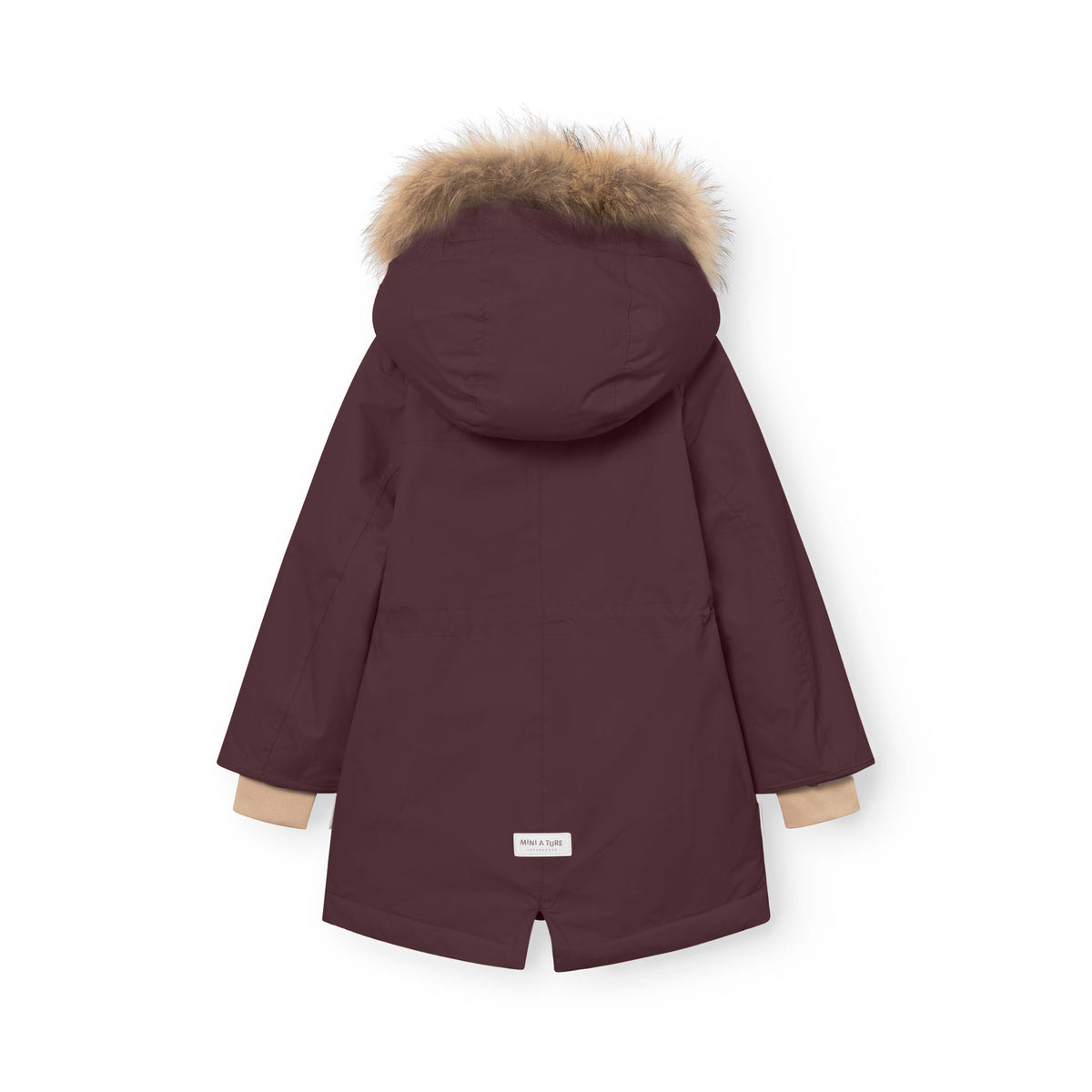 MATVIKANIA fleeceforet vinterjakke med pels i mørk bordeaux set bagfra, hvor den store, naturlige pelskant på hætten tydeligt er fremhævet. Jakken har beige sne-manchetter ved ærmerne, og MINI A TURE-mærket sidder centreret nederst på ryggen. Der er også en lille slids i bunden af jakken.