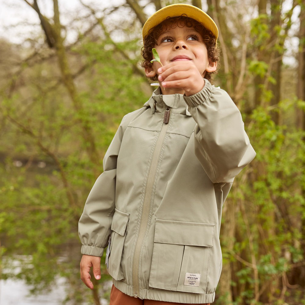 MATERLY letvægtsjakke i teknisk materiale. GRS