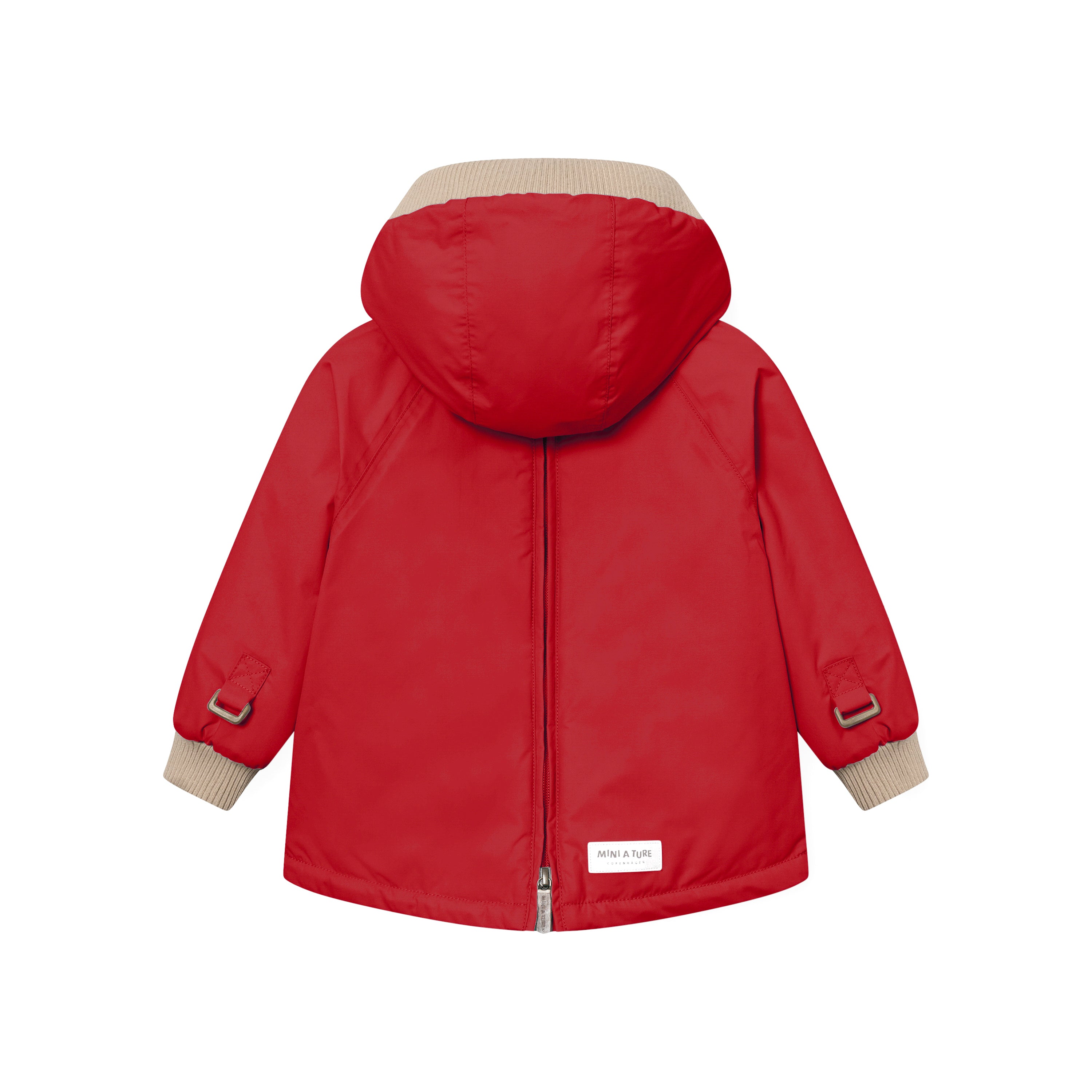 MATBABYWEN fleeceforet vinteranorak i klar rød, set bagfra med lukket ryglynlås og stor hætte med beige ribkant. Justerbare stropper med sølvfarvede metalspænder sidder ved ærmerne forneden, beige ribmanchetter afslutter håndleddene, og MINI A TURE-mærket er placeret nederst på ryggen.