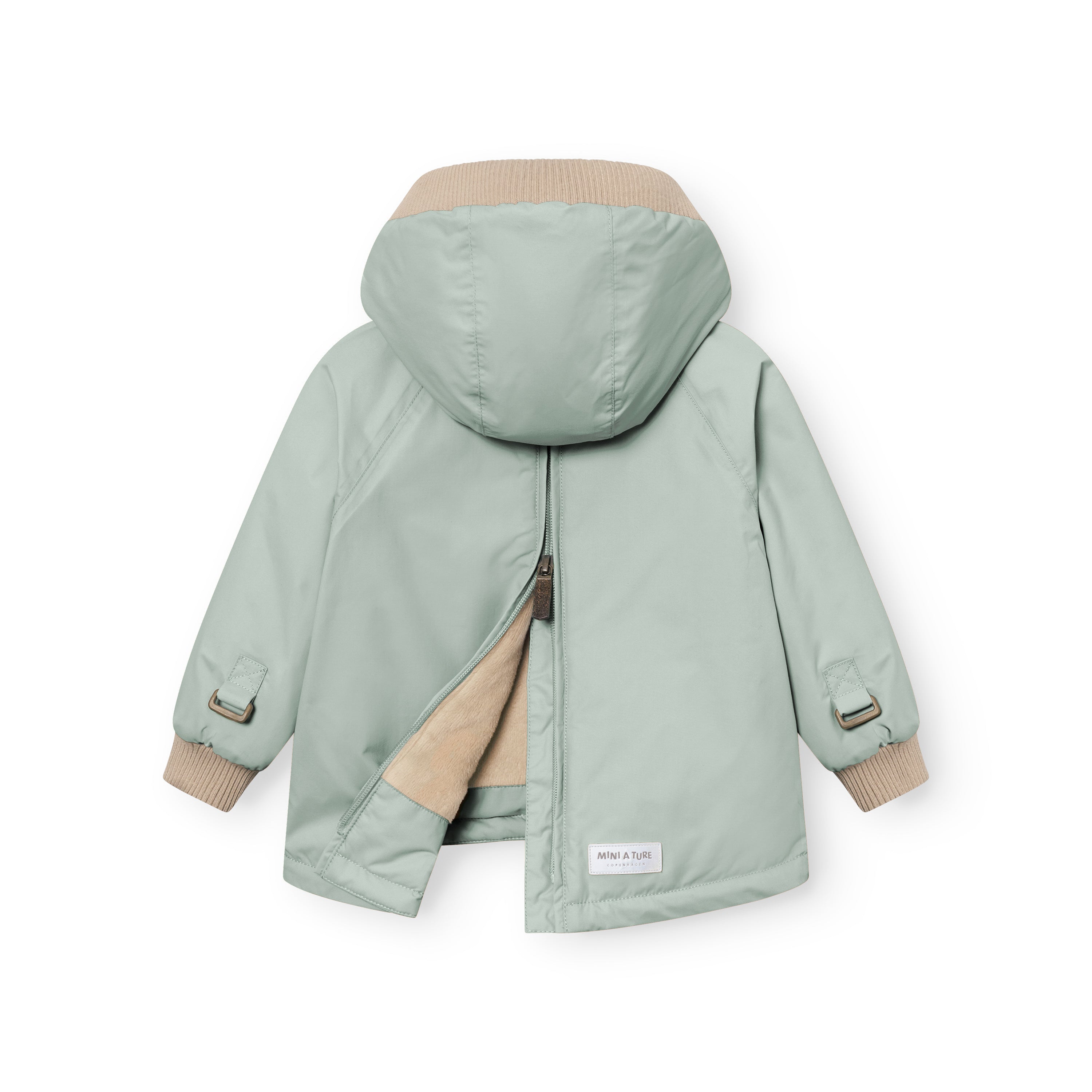MATBABYWEN fleeceforet vinteranorak i støvet mintgrøn, set bagfra med delvist åben ryglynlås, der afslører den bløde beige fleece indeni. Justerbare stropper ved ærmerne, beige ribmanchetter og MINI A TURE-mærket forneden på ryggen er tydeligt synlige.