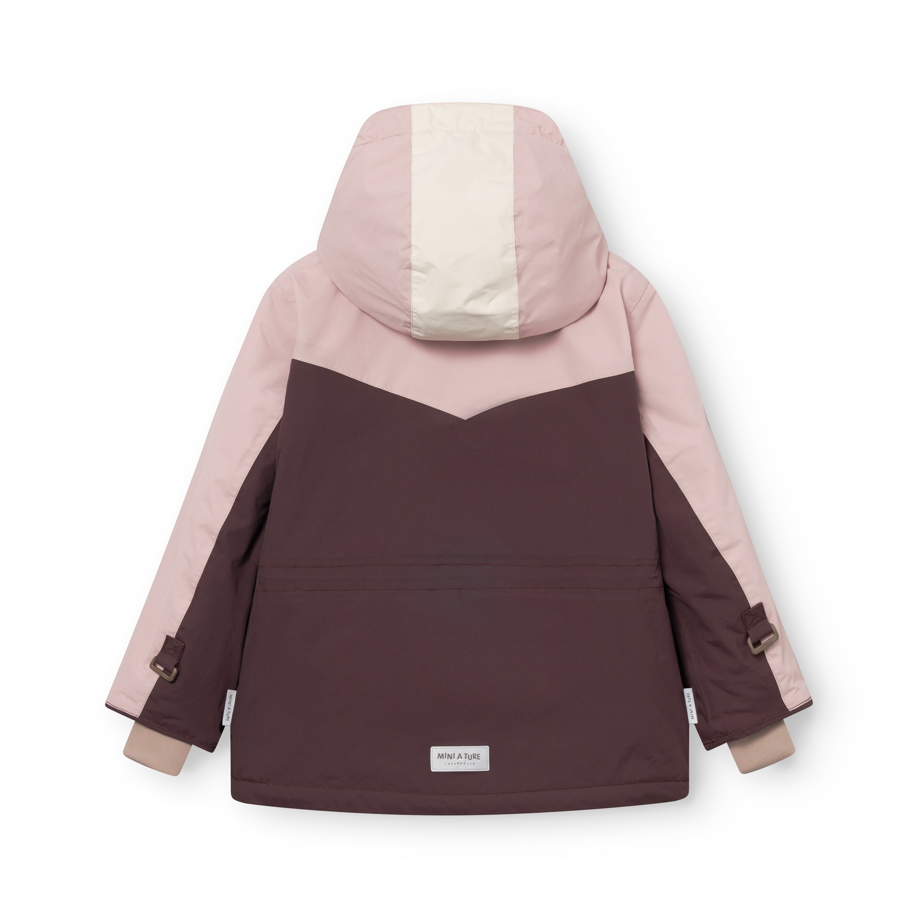 MATWALDO fleeceforet vinterjakke fotograferet bagfra på hvid baggrund i et tofarvet colorblock-design med støvet lyserød i den øverste del og mørk aubergine i den nederste del af jakken. Farverne er adskilt af en spids, V-formet kant. Hætten har en cremefarvet midterstribe, og justeringsspænderne ses på begge sider af taljen. MINI A TURE-mærket er placeret centreret nederst på ryggen.