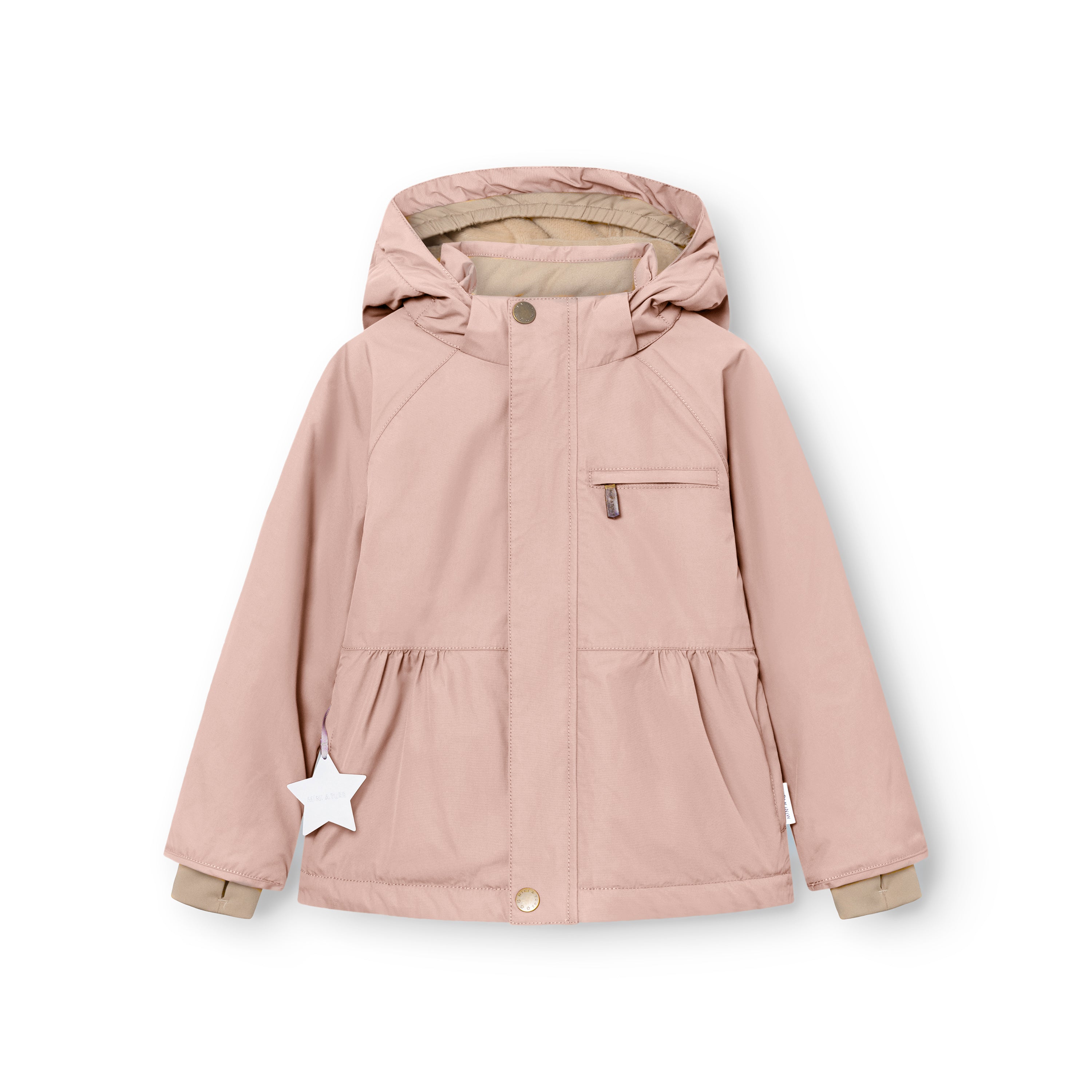 Støvet rosa MATBRIDDINE-fleeceforet vinterjakke fra MINI A TURE fotograferet forfra på hvid baggrund med lynlåsen lukket og hætten oppe, så det beige indvendige for er synligt langs kanten. Den hvide stjernerefleks hænger på venstre side, rynkerne ved jakkens nederdel er tydeligt markeret, og de beige snemanchetter stikker frem ved ærmerne.