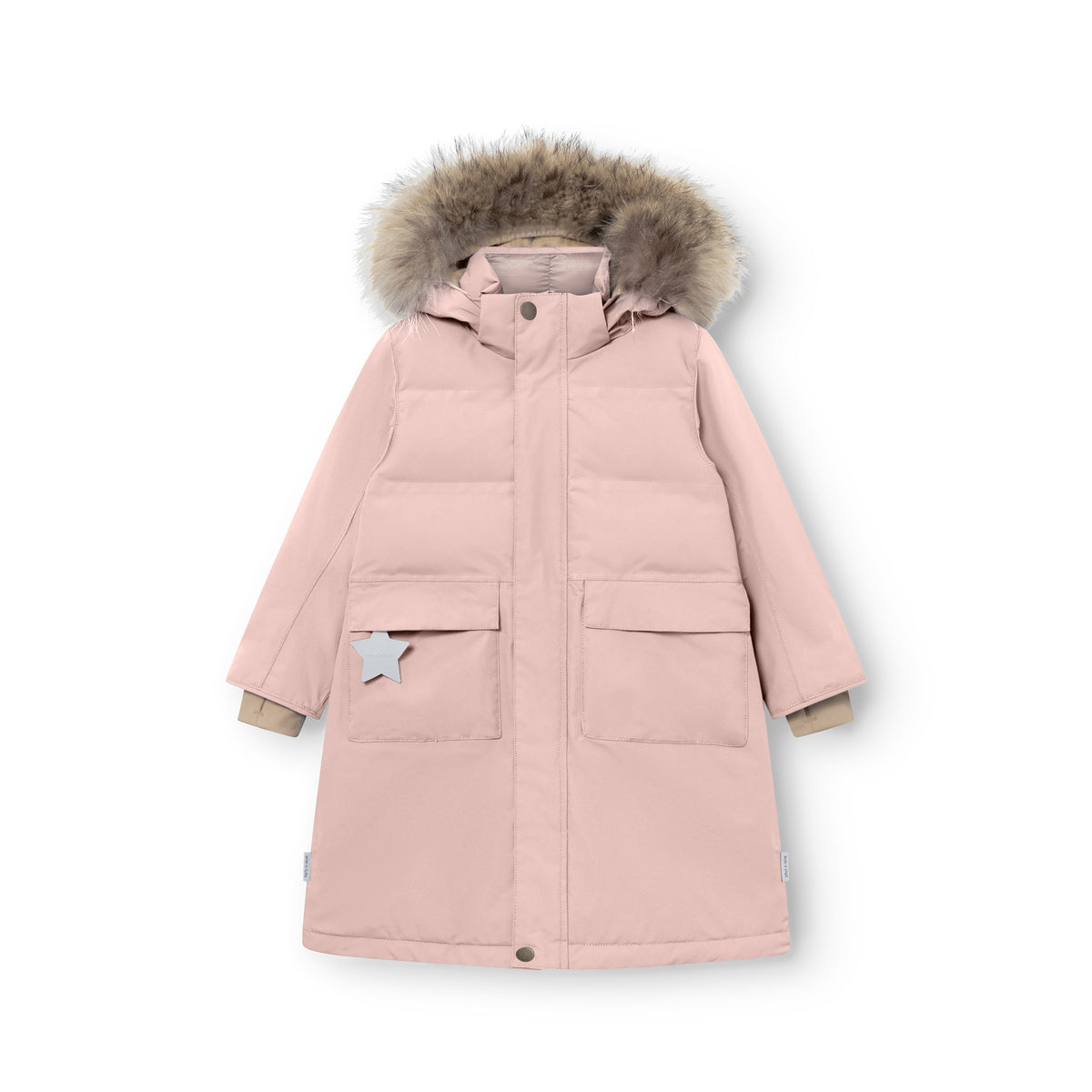 MATVENCASIA fleeceforet vinterjakke med pels i støvet rosa, fotograferet forfra mod hvid baggrund. Det lange snit, de to store frontlommer, en refleksstjerne på venstre lomme, beige snemanchetter ved ærmerne og den naturlige pelskant på hætten er tydeligt synlige.
