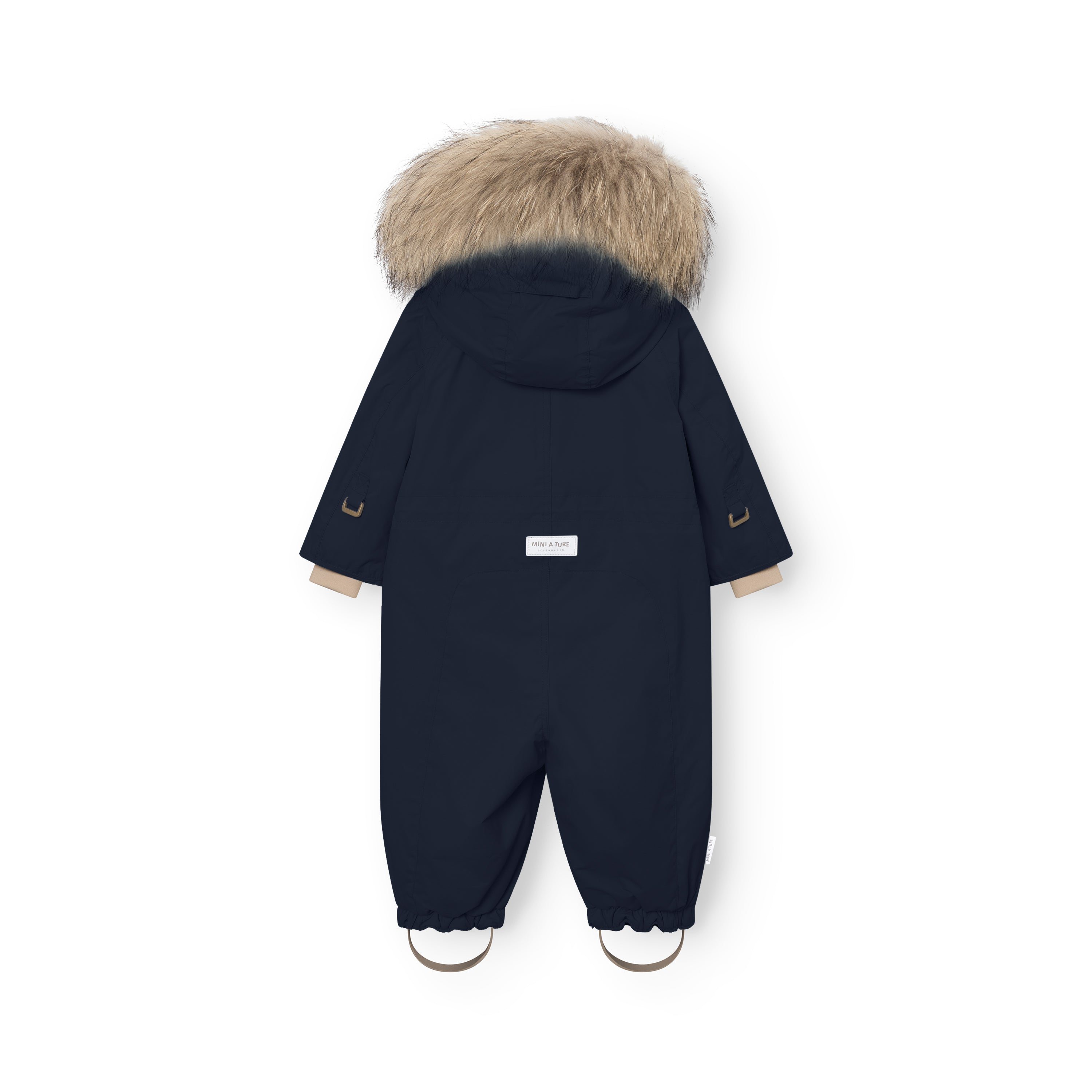 MATWISTI fleeceforet flyverdragt med pels set bagfra i mørk marineblå, hvor den store, naturlige pelskant på hætten tydeligt fremhæves, og MINI A TURE-mærkaten er centreret på ryggen. Beige manchetter ved håndleddene, beige fodstropper ved anklerne og små refleksdetaljer på ærmerne er synlige mod det mørkeblå yderstof.